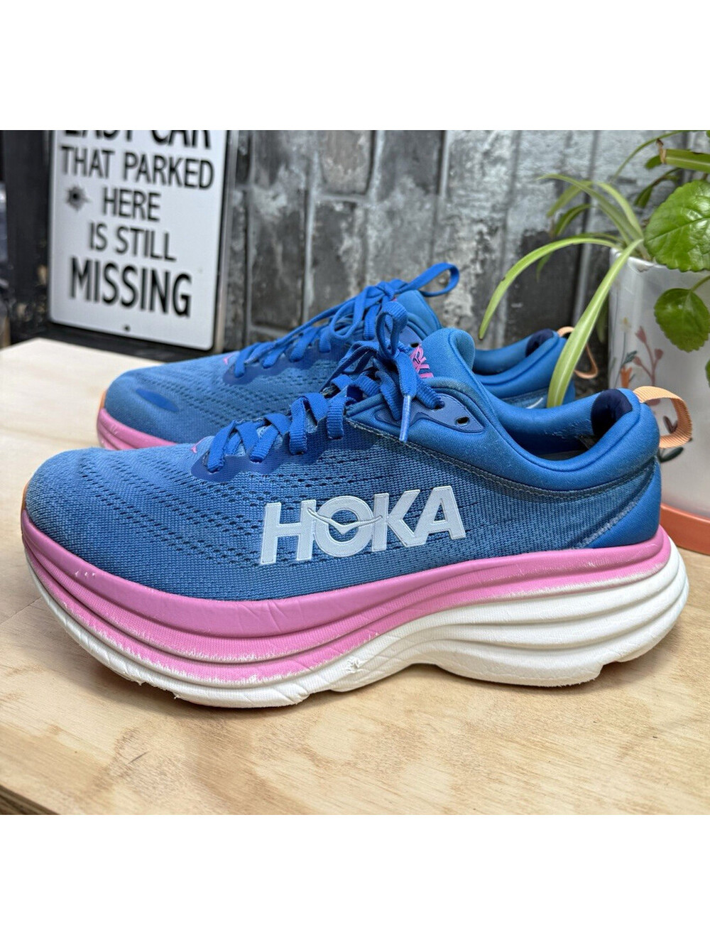 HOKA ONE ONE Bondi 8 Women’s Blue/Pink/White Low Top Lace-Up Logo Mesh Rubber
